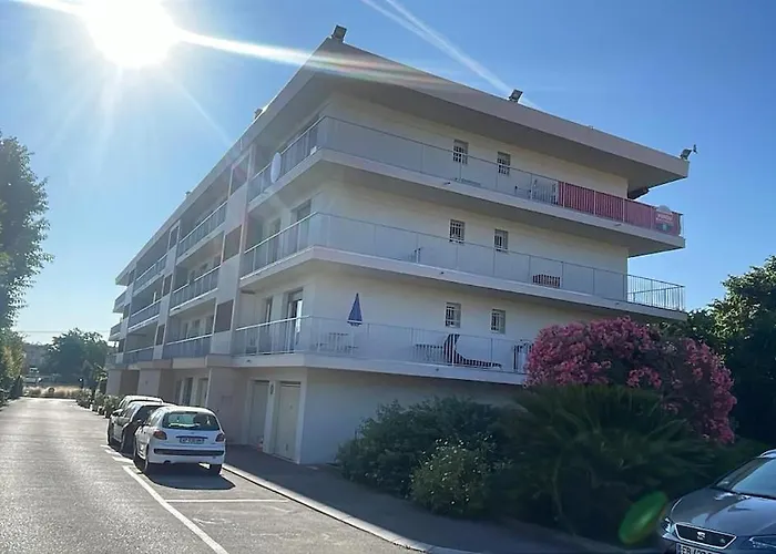 Apartment Joli 3 Pieces Climatise Parking Proche Des Plages