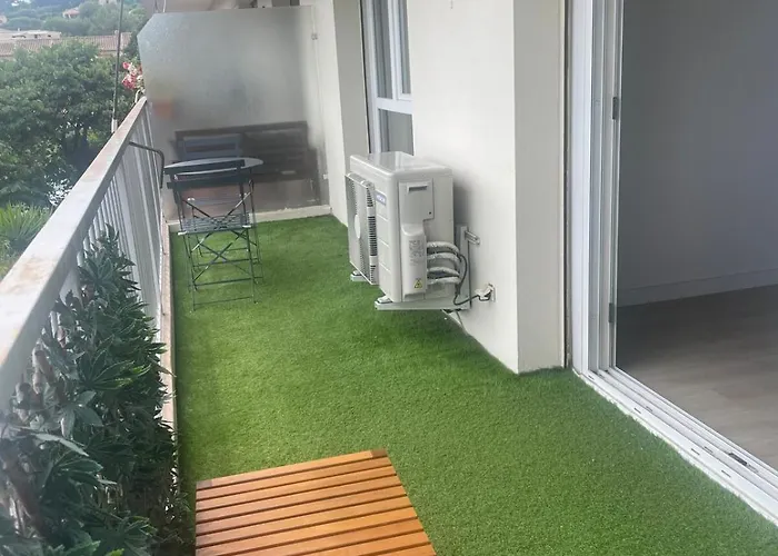 Joli 3 Pieces Climatise Parking Proche Des Plages *